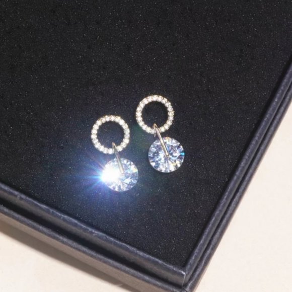 18K White Gold Solitaire Diamond Circle Earrings 2 - Picture 5 of 11